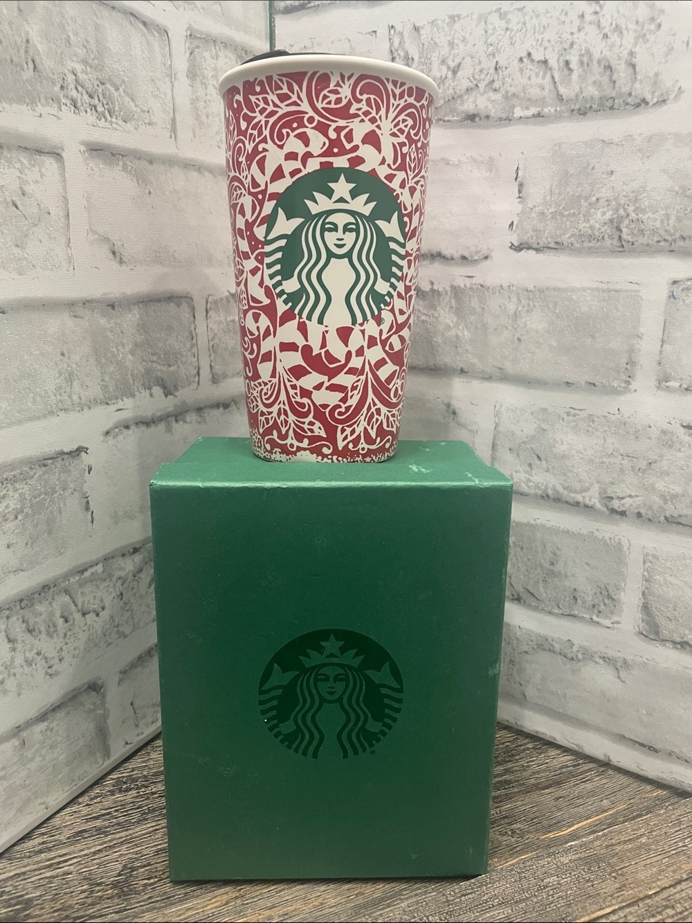 Starbucks Travel Mug Green Siren Logo Red & White Candy Canes 2016 12oz Mug NIB